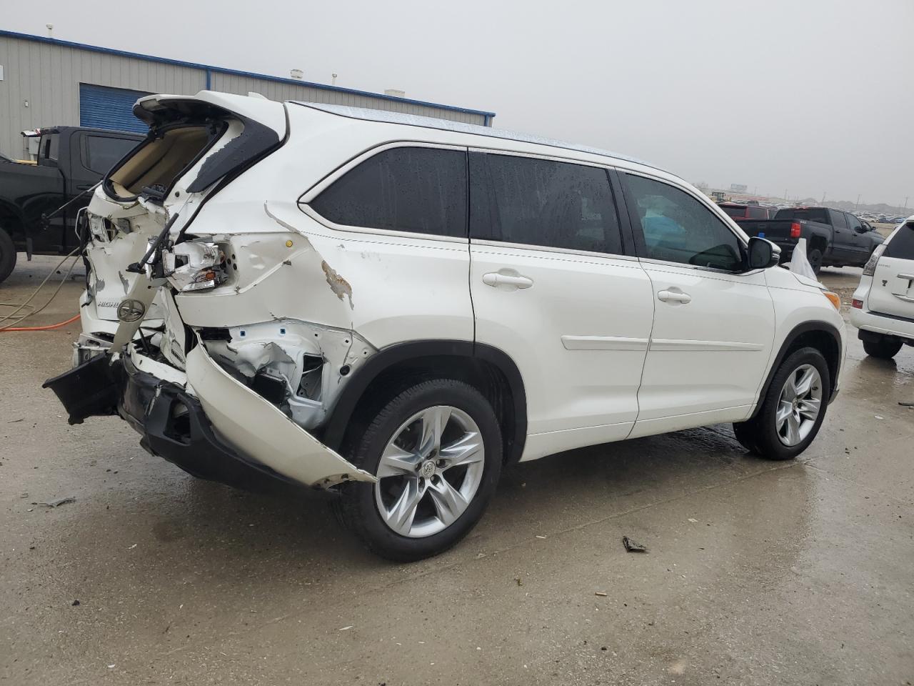 2015 TOYOTA HIGHLANDER - Фото 3