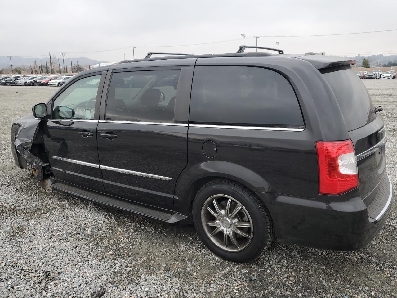 2014 CHRYSLER TOWN & COU - Image 2