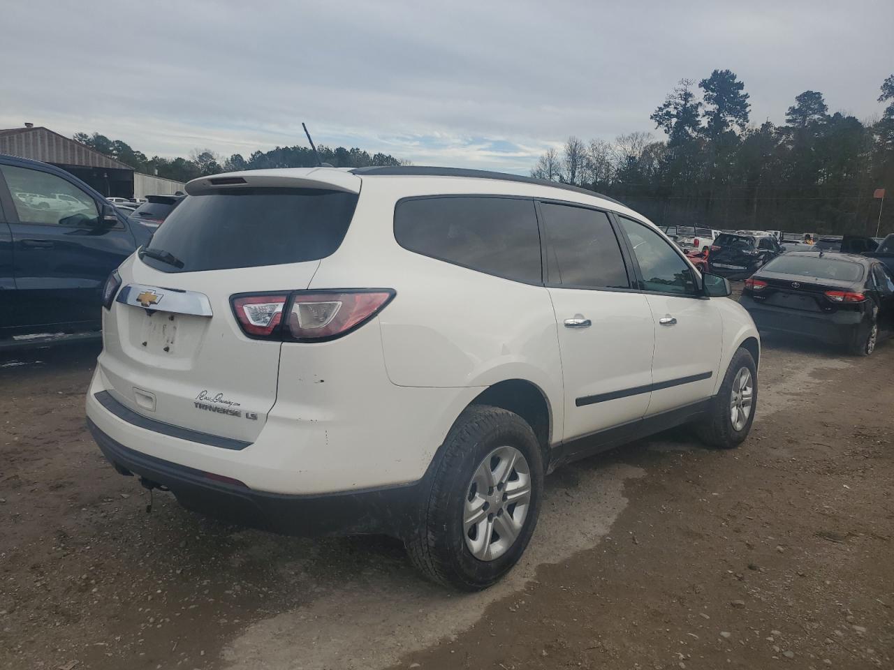 2015 CHEVROLET TRAVERSE L - Фото 3