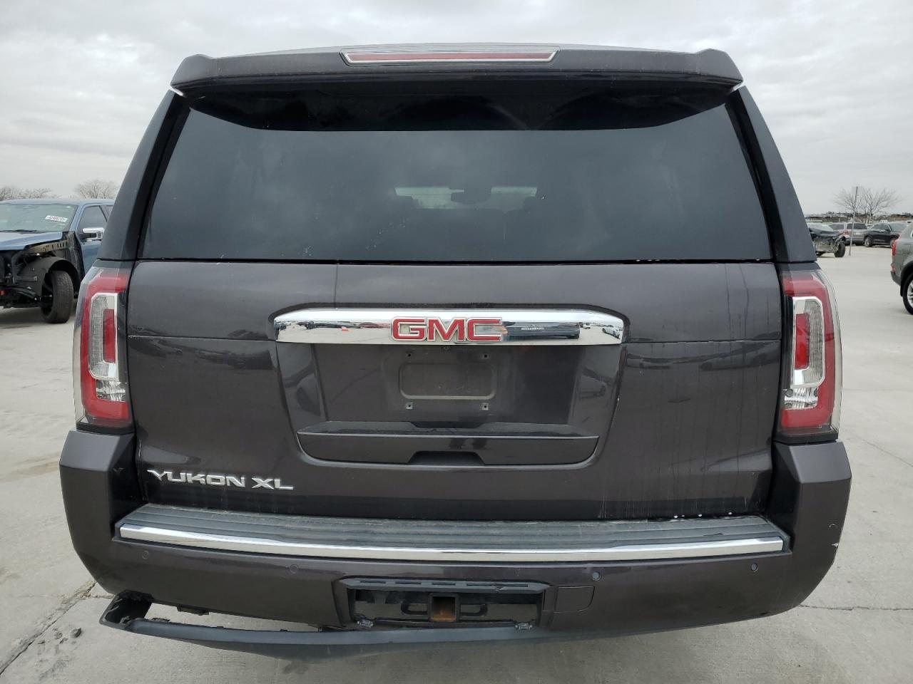 2016 GMC YUKON XL D - Фото 6