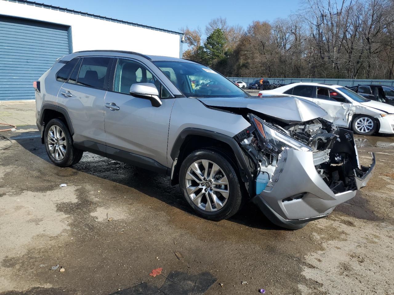 2024 TOYOTA RAV4 XLE P - Фото 4