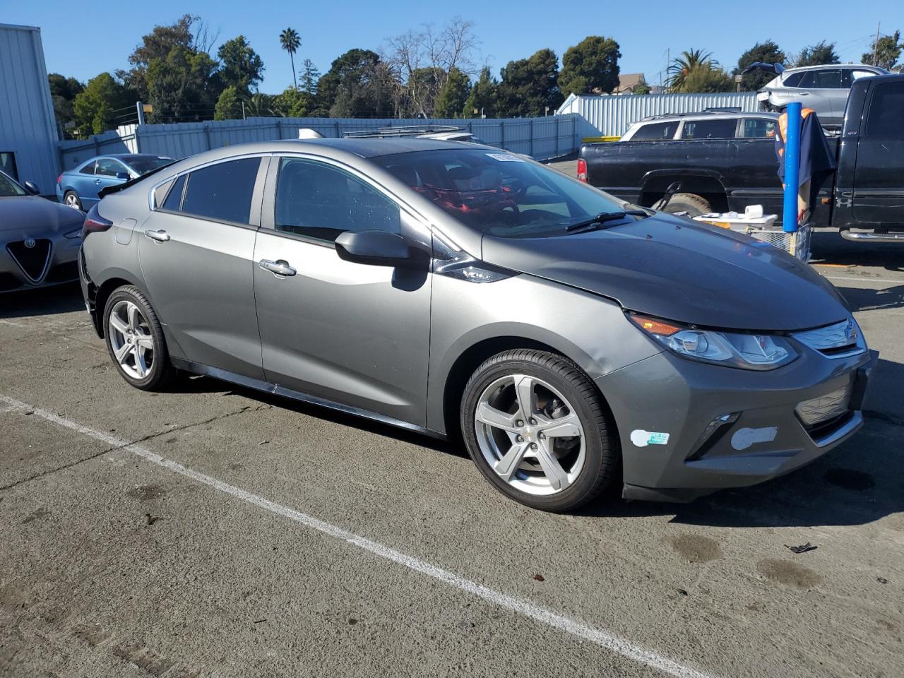 2017 CHEVROLET VOLT LT - Image 4