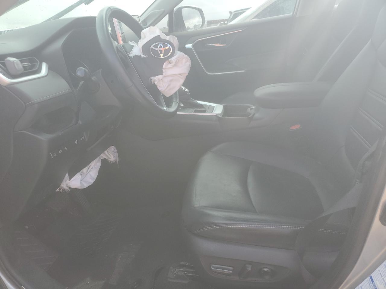 2019 TOYOTA RAV4 XLE P - Фото 7