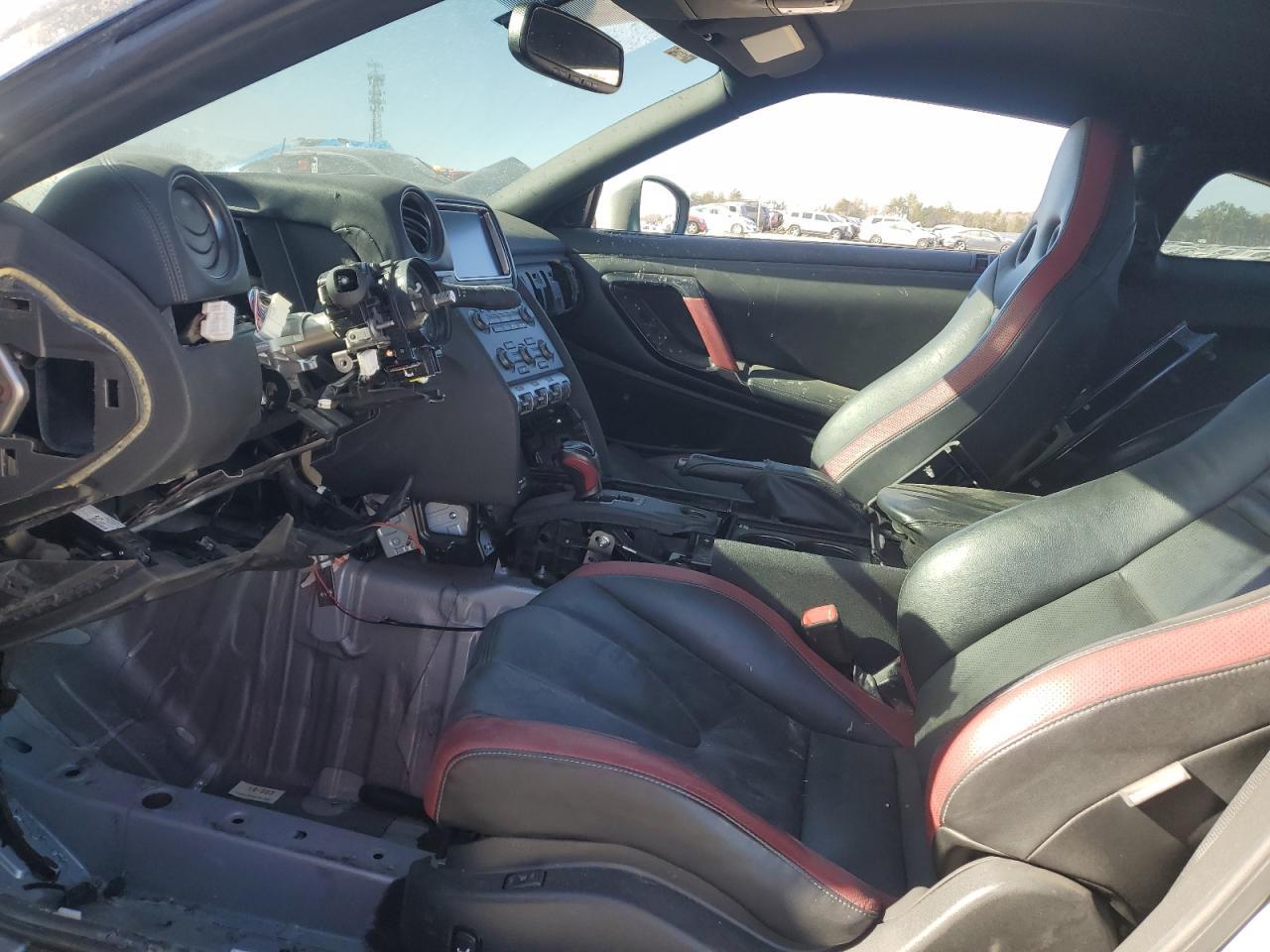2013 NISSAN GT-R PREMI - Фото 7