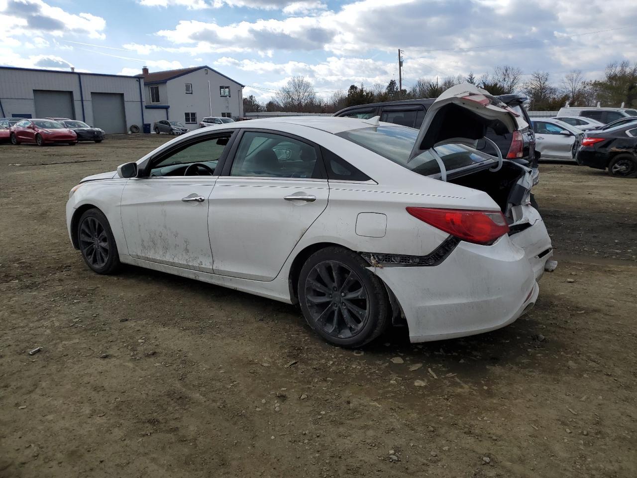 2011 HYUNDAI SONATA SE - Image 2