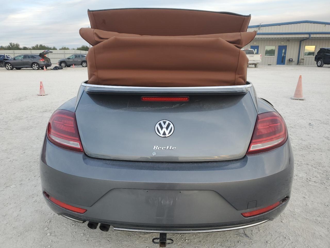2019 VOLKSWAGEN BEETLE S - Image 6