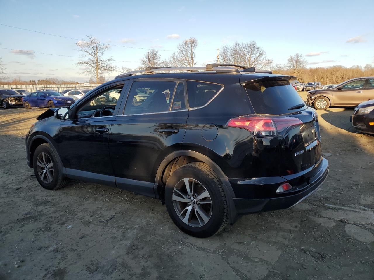 2017 TOYOTA RAV4 XLE - Фото 2