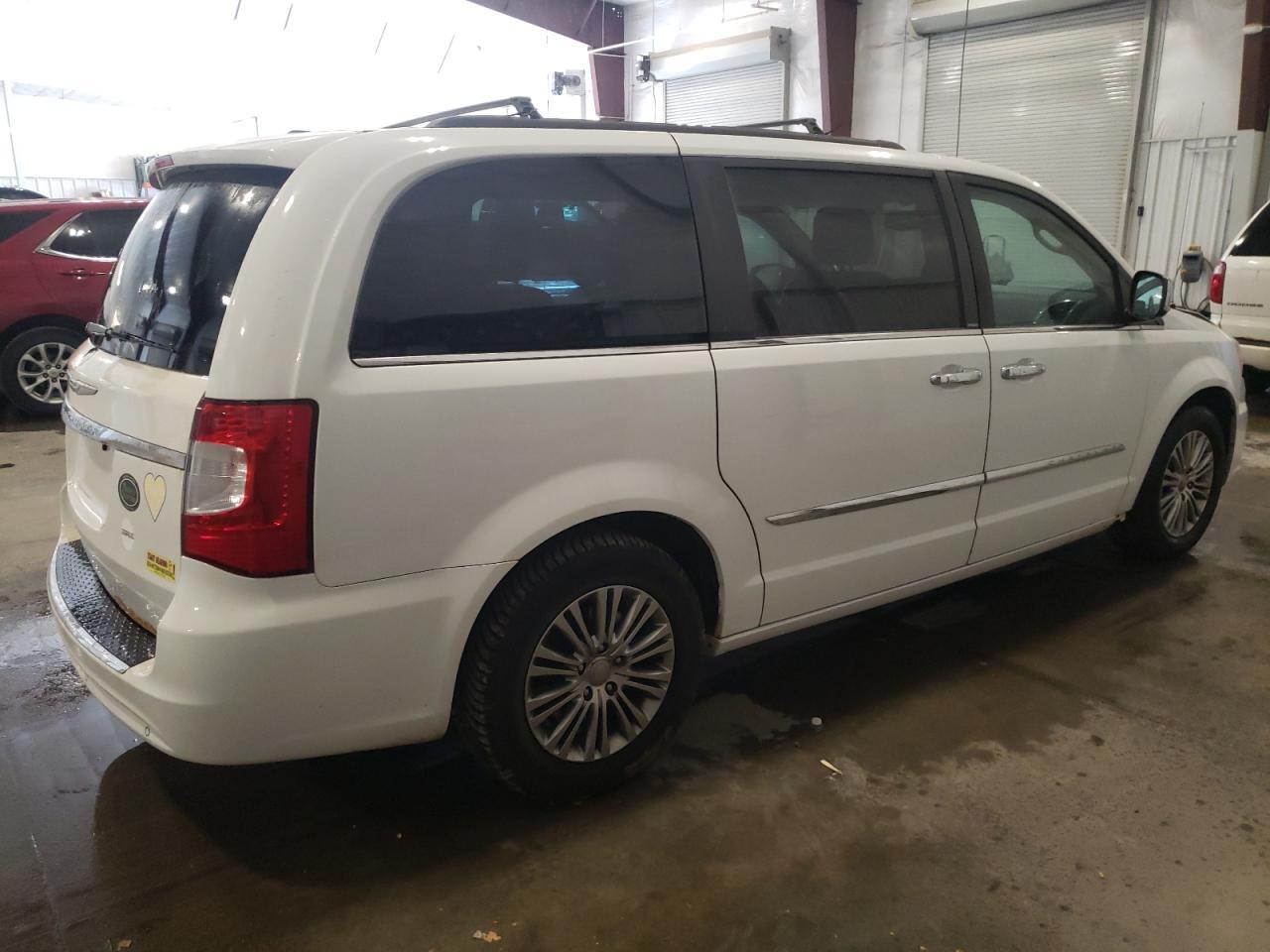 2014 CHRYSLER TOWN & COU - Image 3