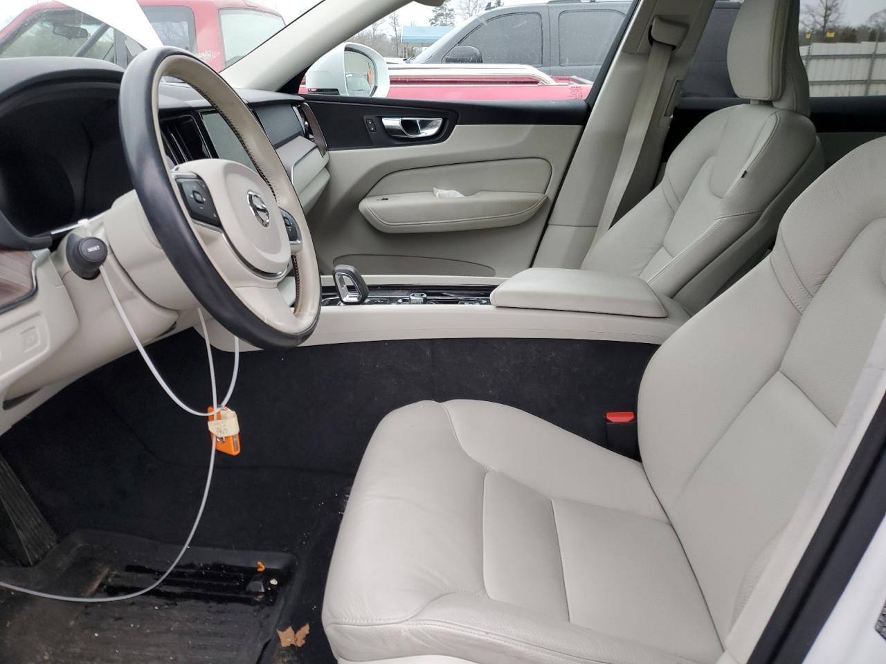 2022 VOLVO XC60 B5 MO - Фото 7