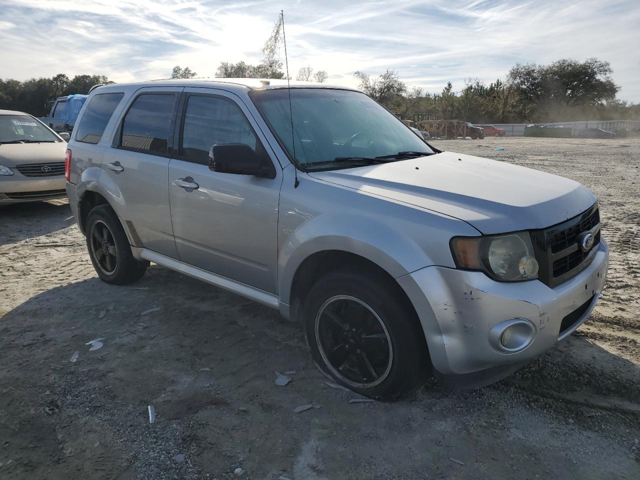 2012 FORD ESCAPE XLT - Image 4