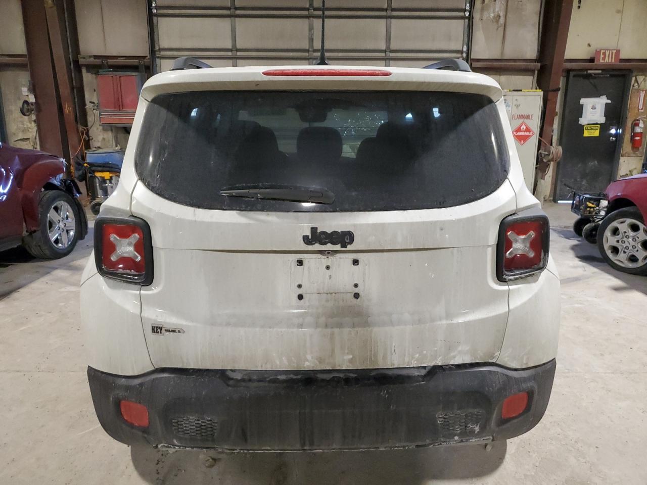 2017 JEEP RENEGADE L - Image 6