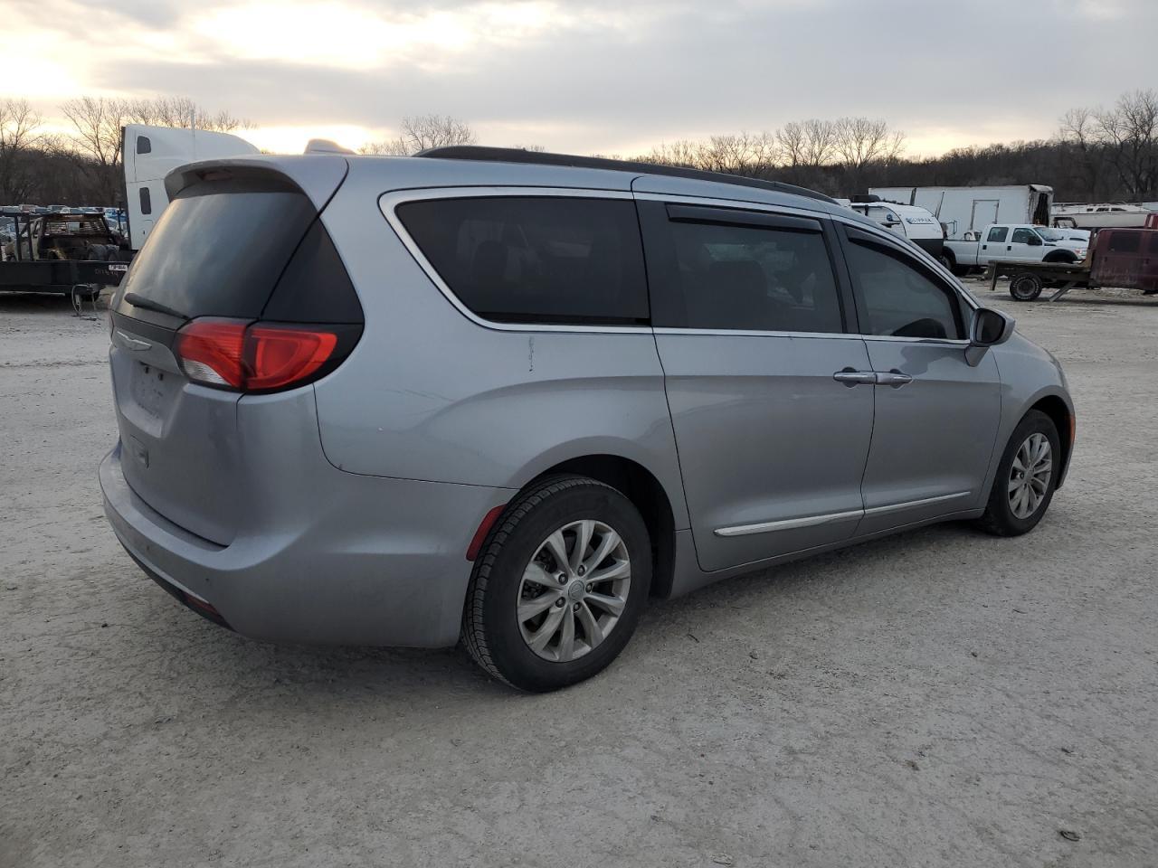 2017 CHRYSLER PACIFICA T - Image 3