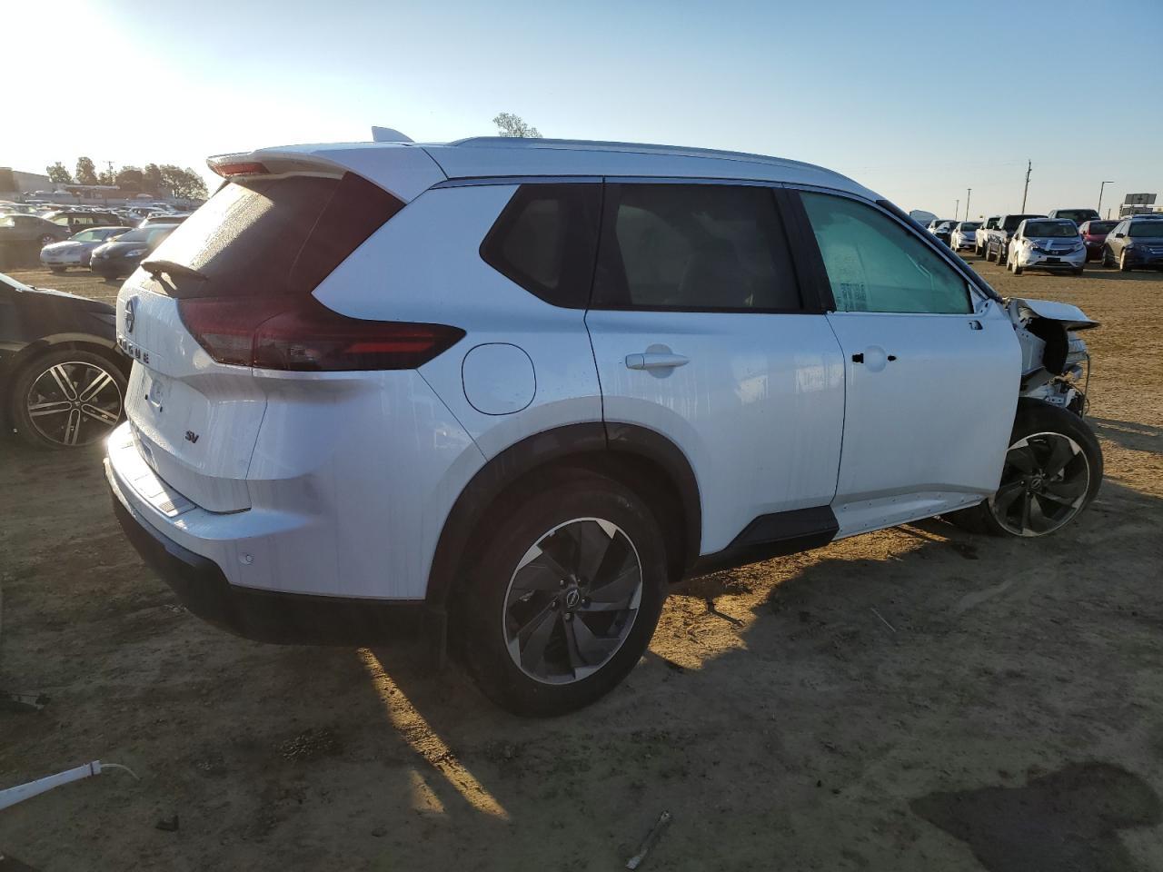 2024 NISSAN ROGUE SV - Image 3