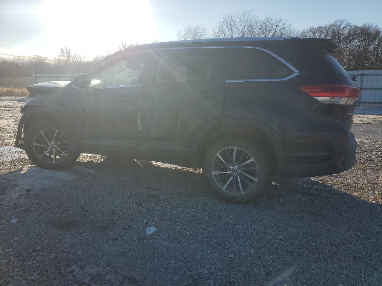 2018 TOYOTA HIGHLANDER - Image 2