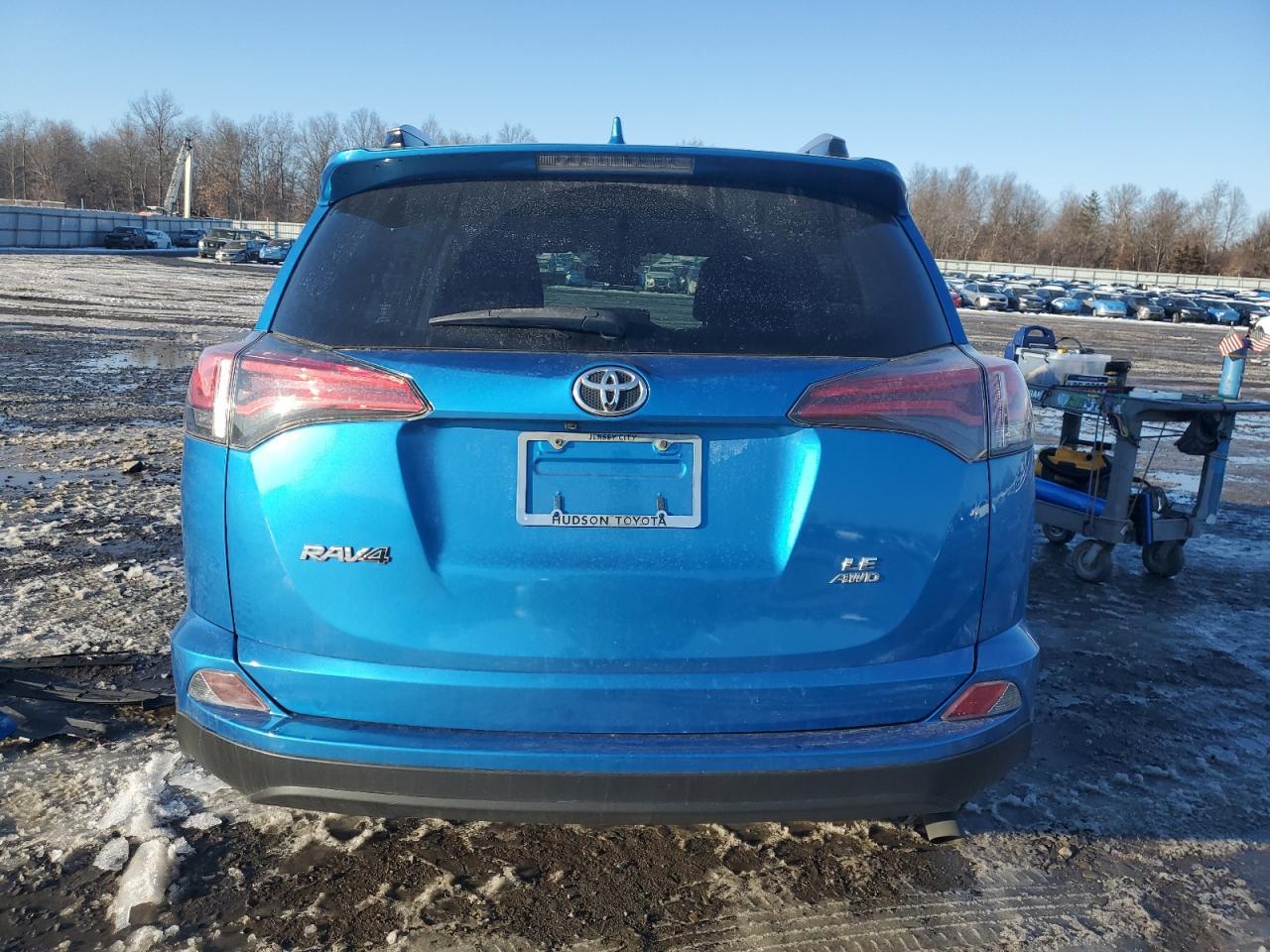 2018 TOYOTA RAV4 LE - Фото 6