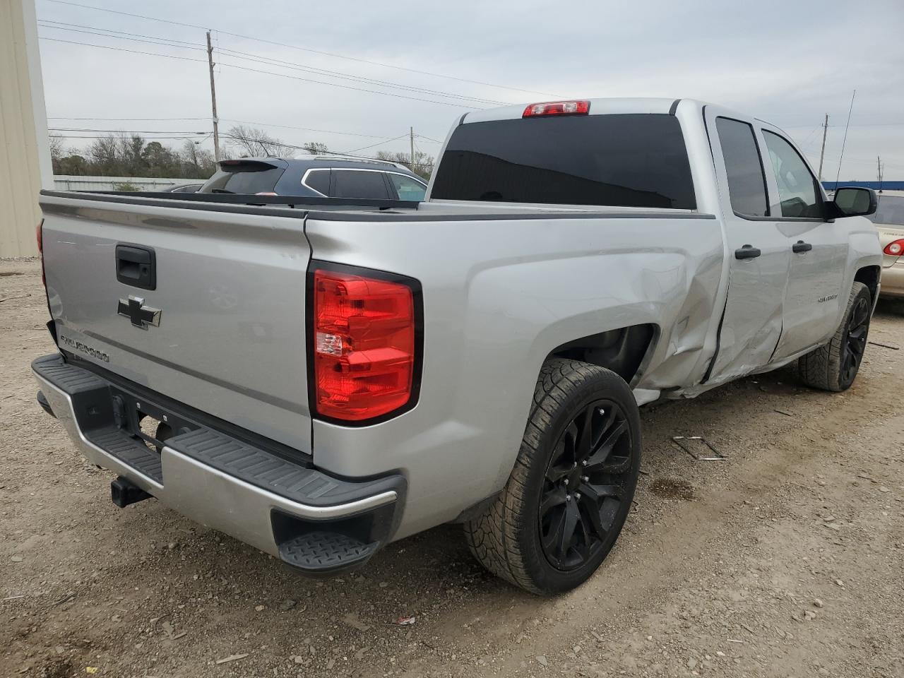 2017 CHEVROLET SILVERADO - Image 3
