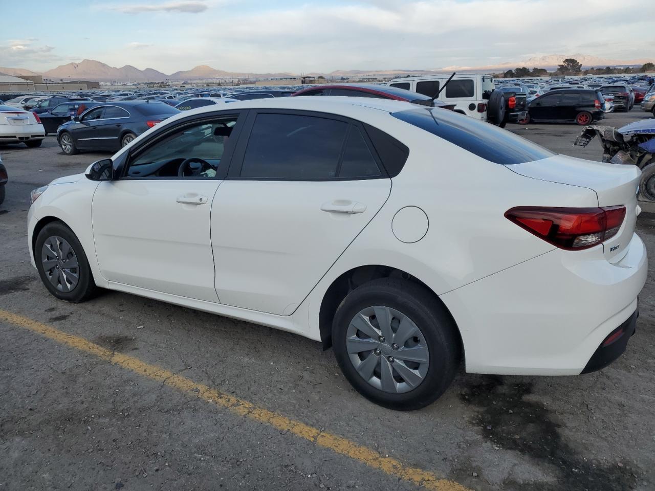 2020 KIA RIO LX - Фото 2