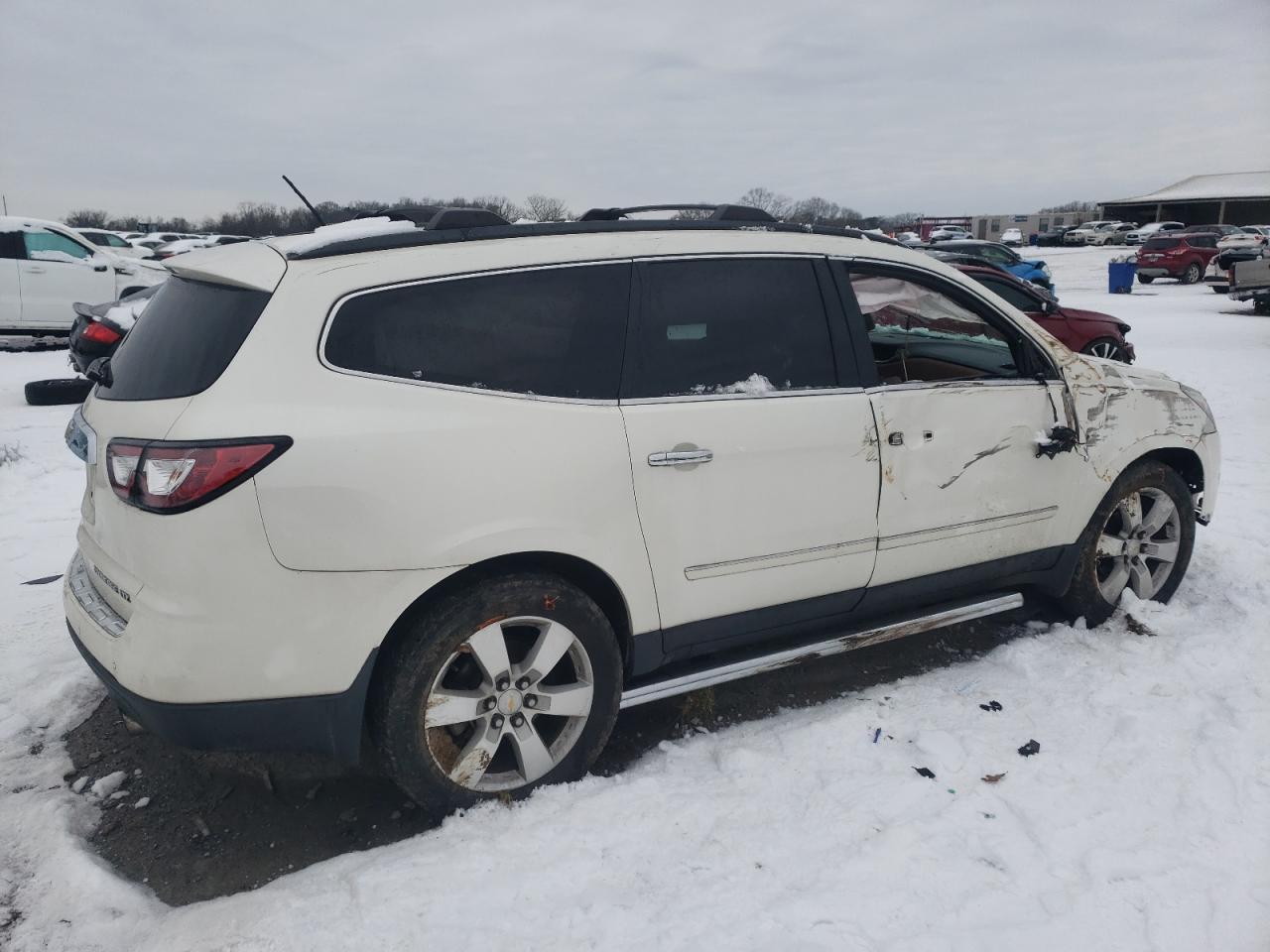 2015 CHEVROLET TRAVERSE L - Фото 3