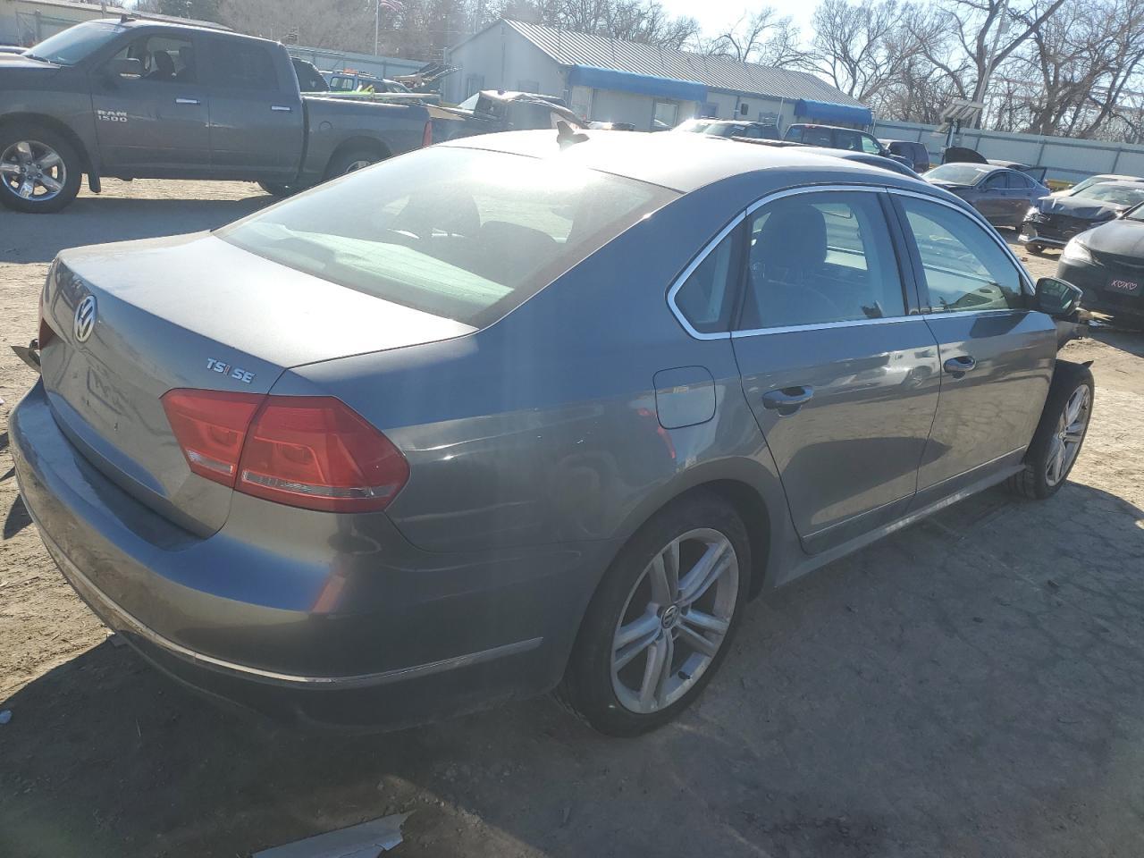 2015 VOLKSWAGEN PASSAT SE - Фото 3