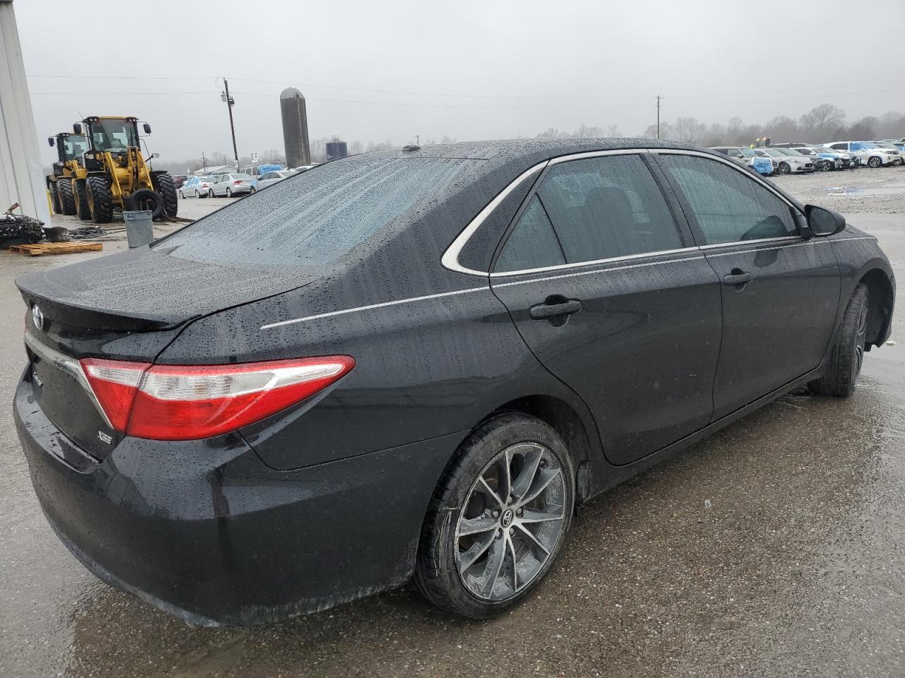 2017 TOYOTA CAMRY LE - Image 3