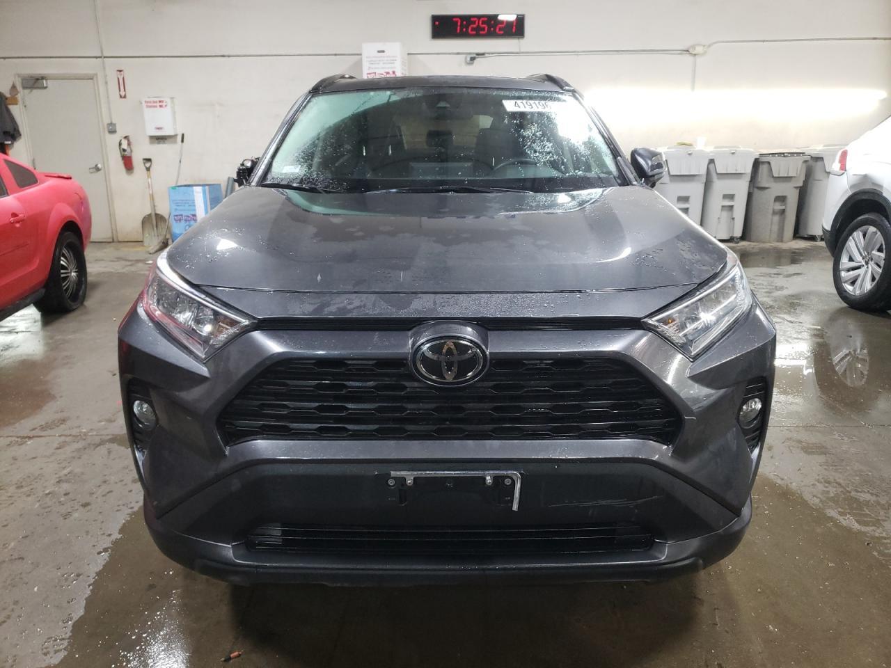 2019 TOYOTA RAV4 XLE P - Фото 5