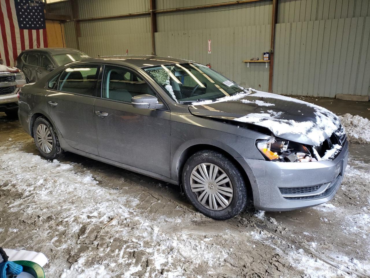 2014 VOLKSWAGEN PASSAT S - Image 4