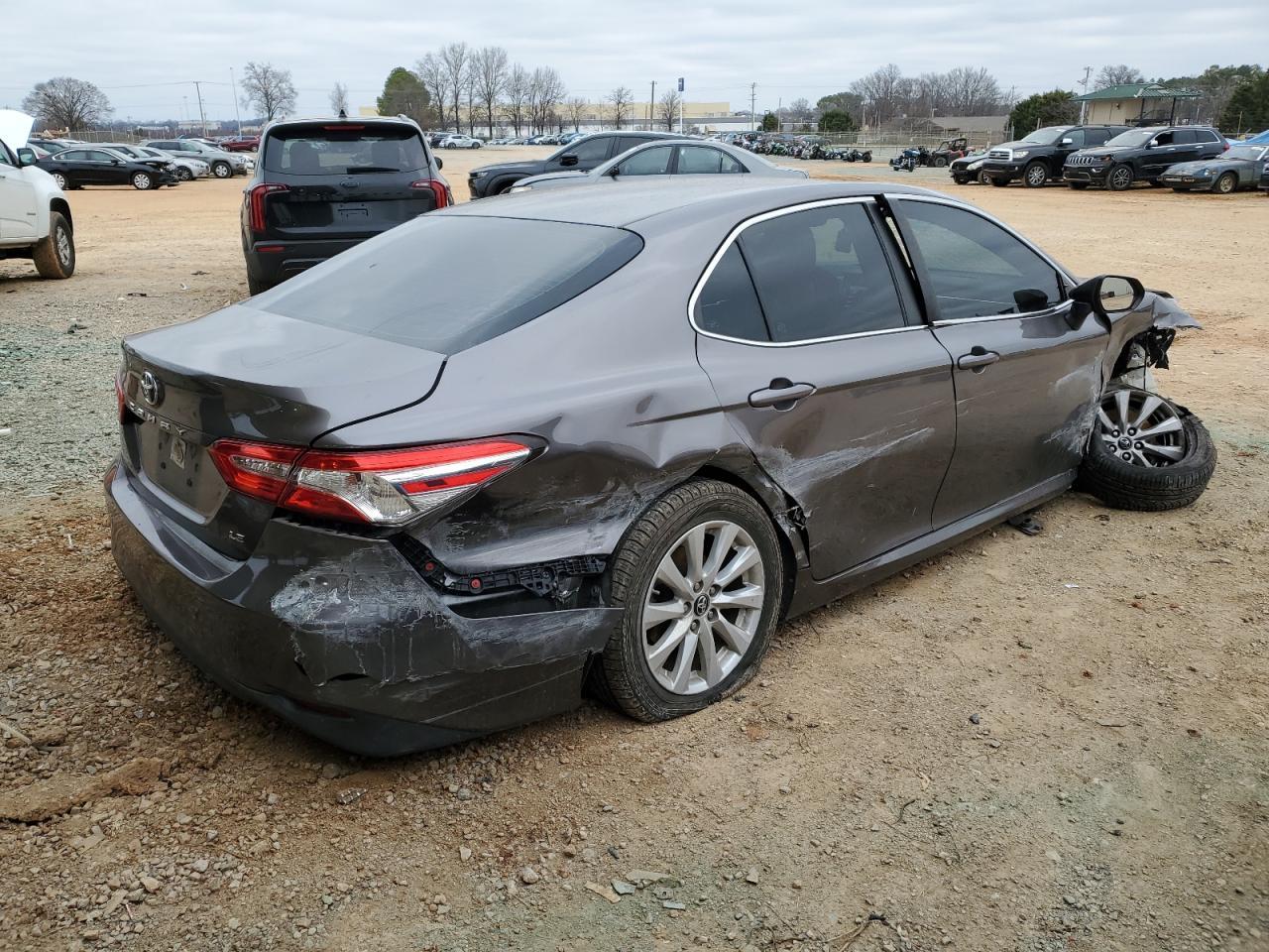 2018 TOYOTA CAMRY L - Фото 3
