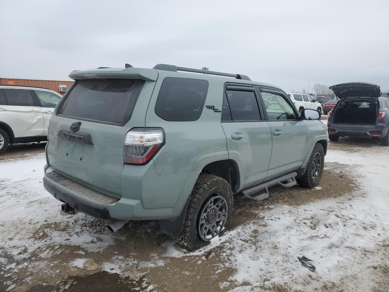 2022 TOYOTA 4RUNNER SR - Фото 3