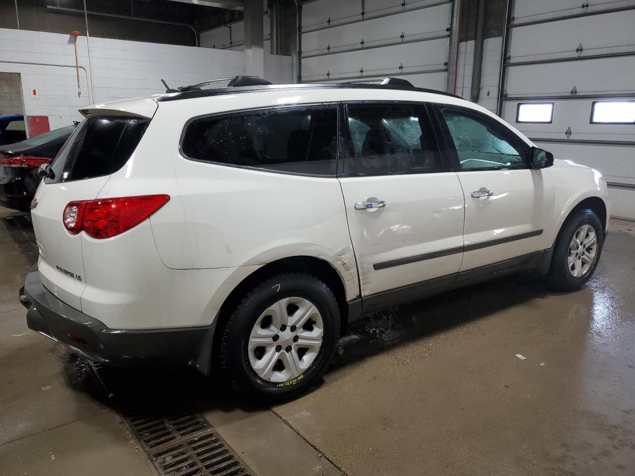 2012 CHEVROLET TRAVERSE L - Image 3