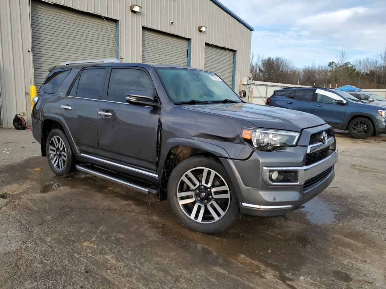 2017 TOYOTA 4RUNNER SR - Фото 4