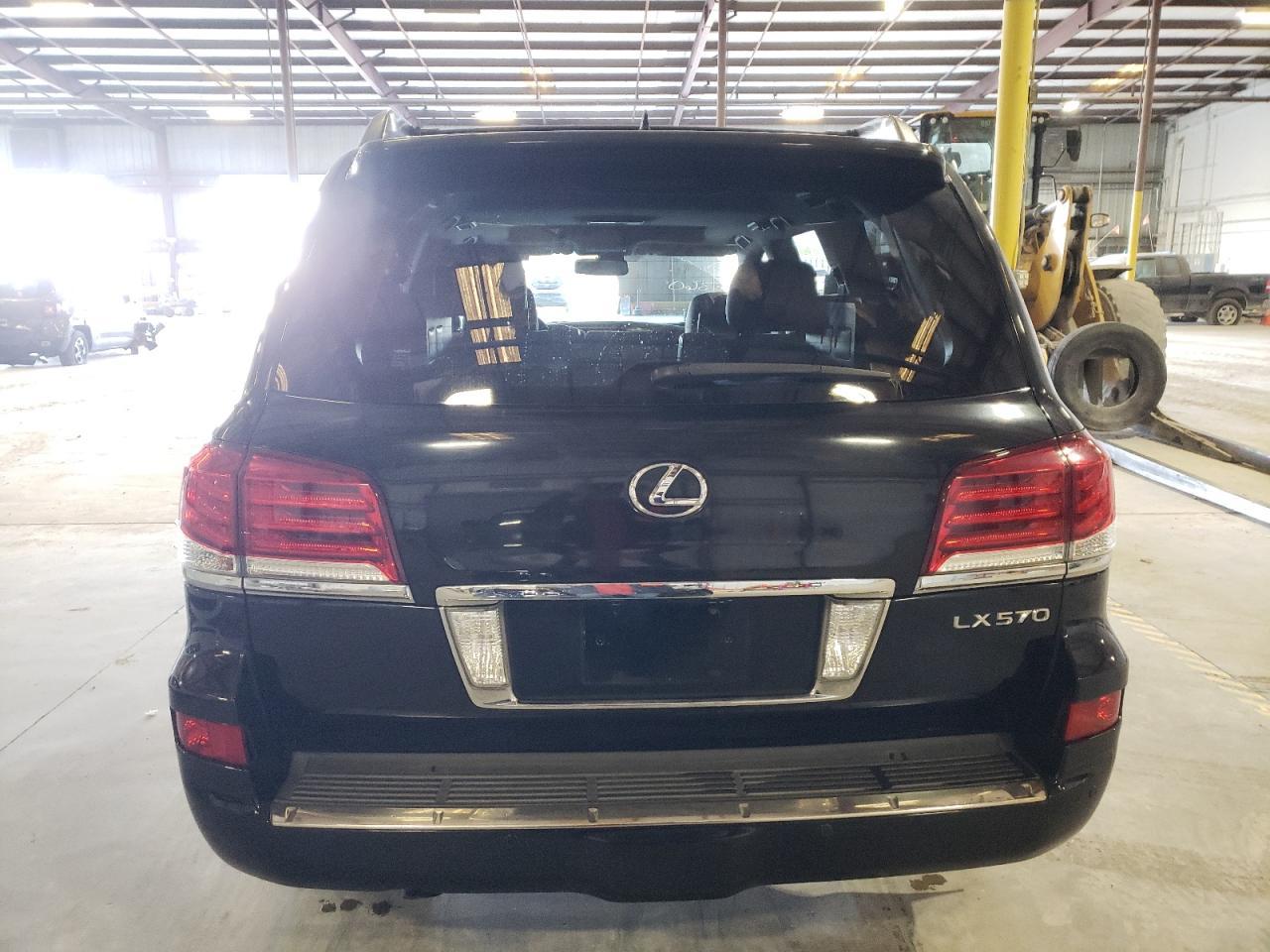 2015 LEXUS LX 570 - Image 6