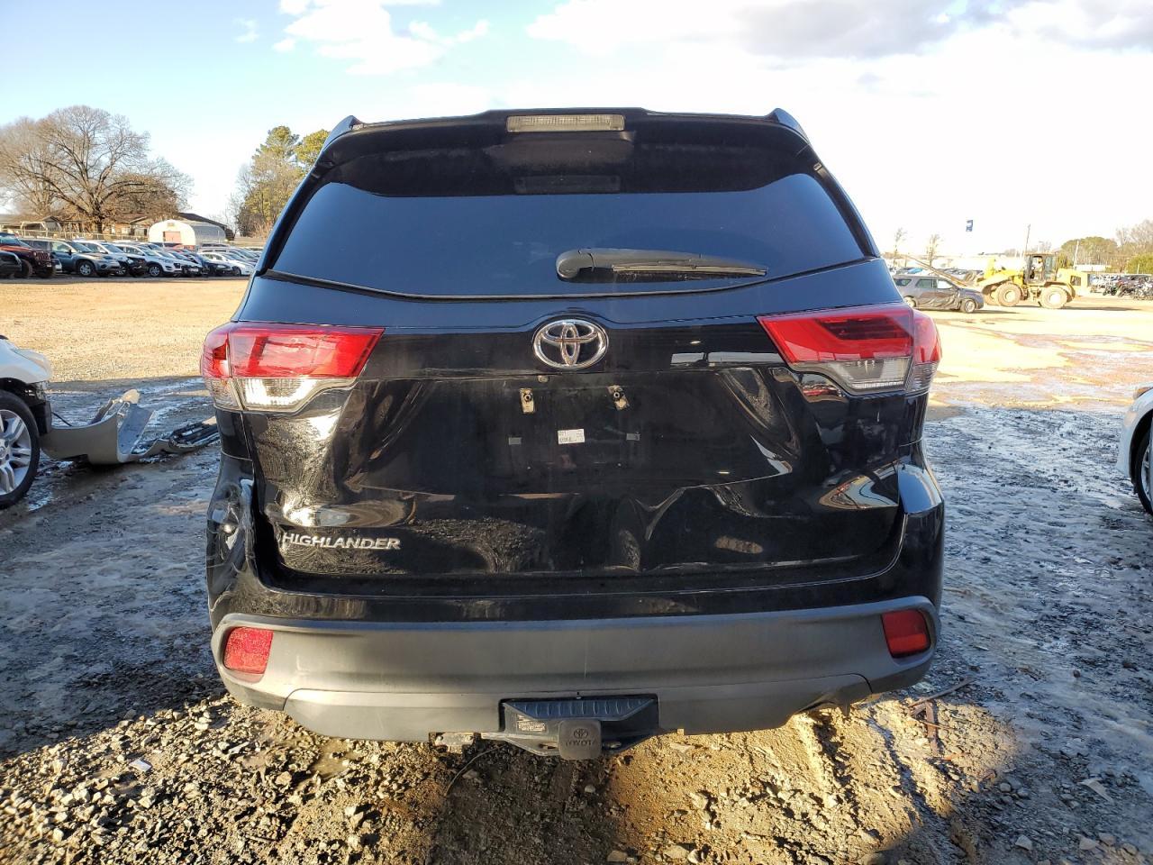 2019 TOYOTA HIGHLANDER - Image 6