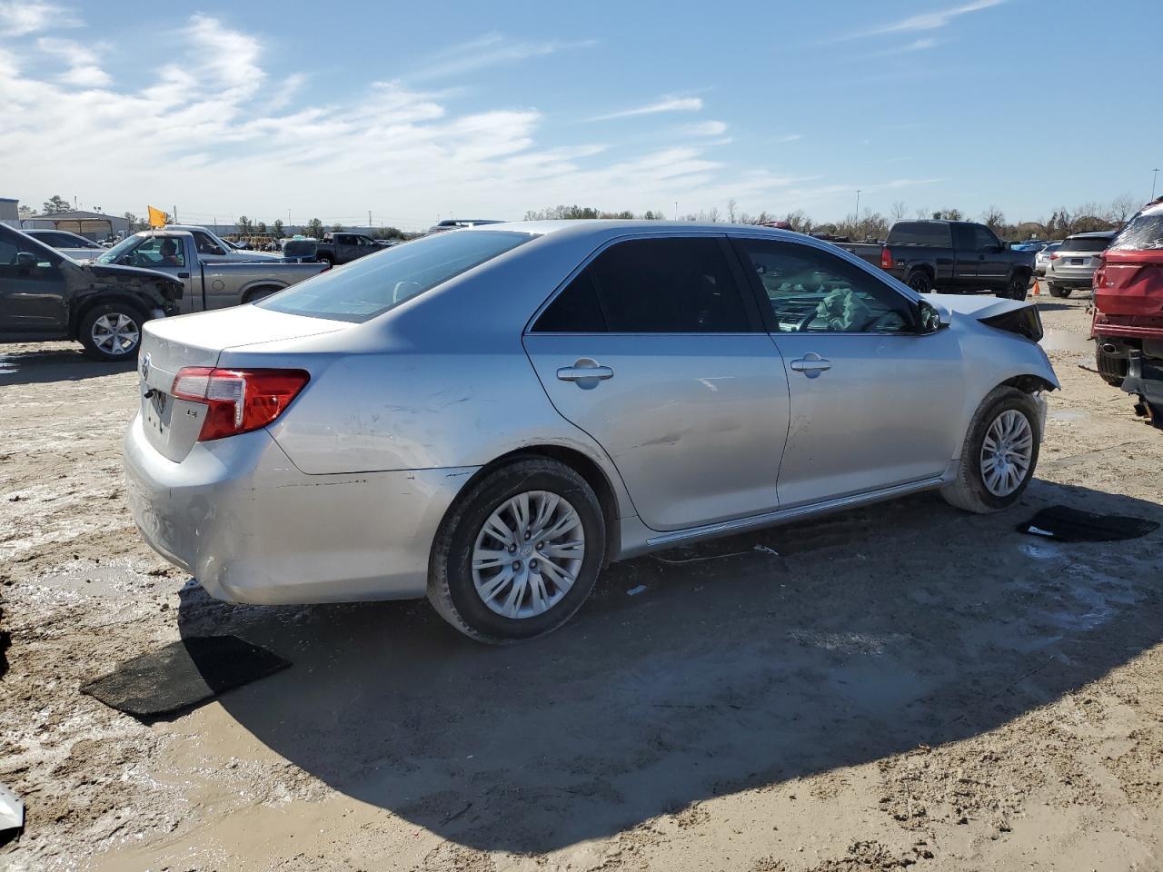 2014 TOYOTA CAMRY L - Image 3