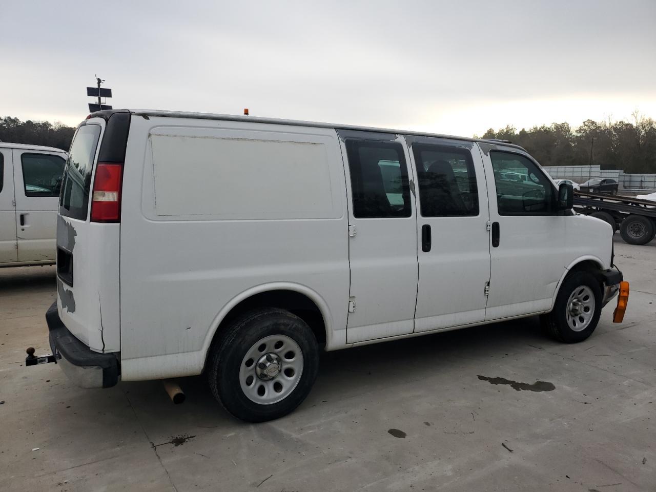 2010 CHEVROLET EXPRESS G1 - Image 3