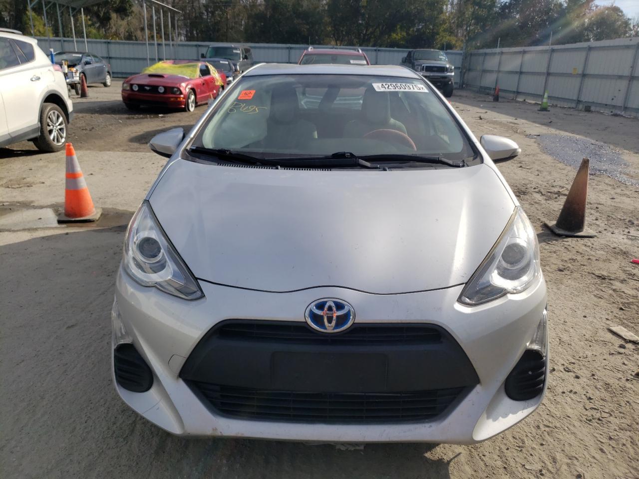 2016 TOYOTA PRIUS C - Image 5