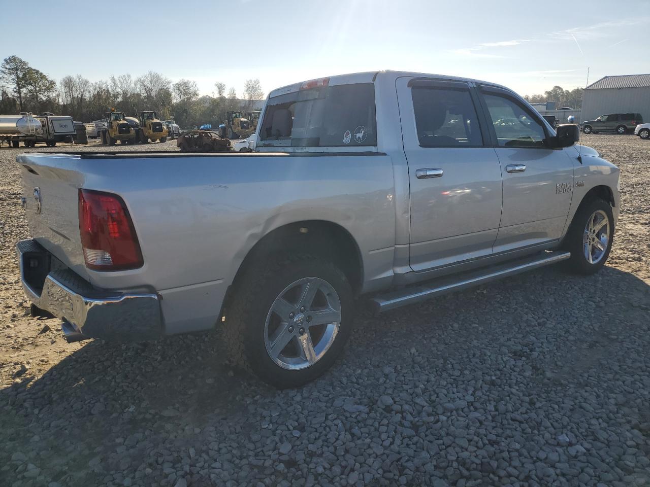 2017 RAM 1500 SLT - Image 3