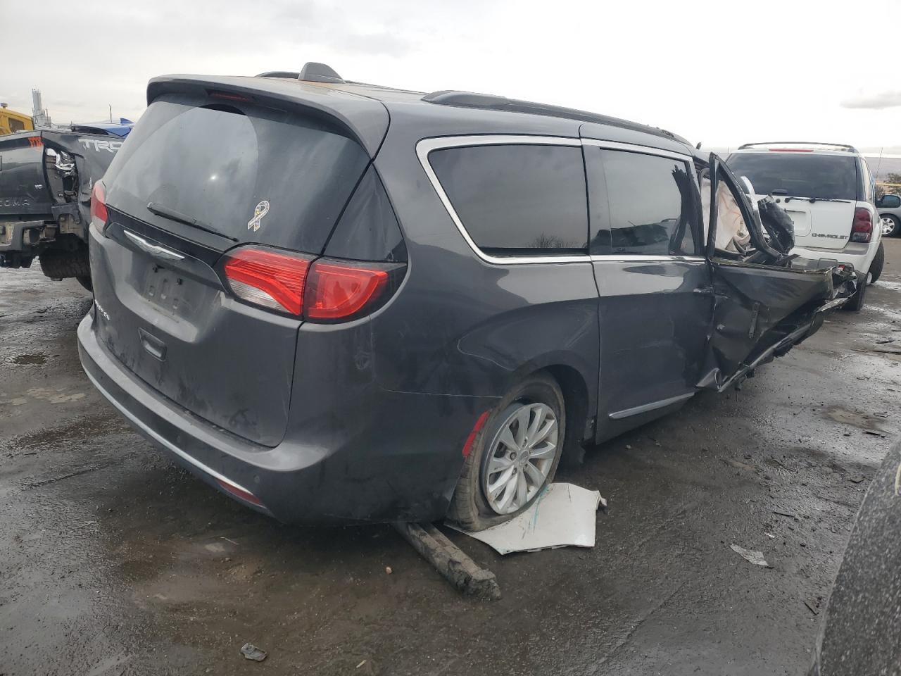 2017 CHRYSLER PACIFICA T - Image 3