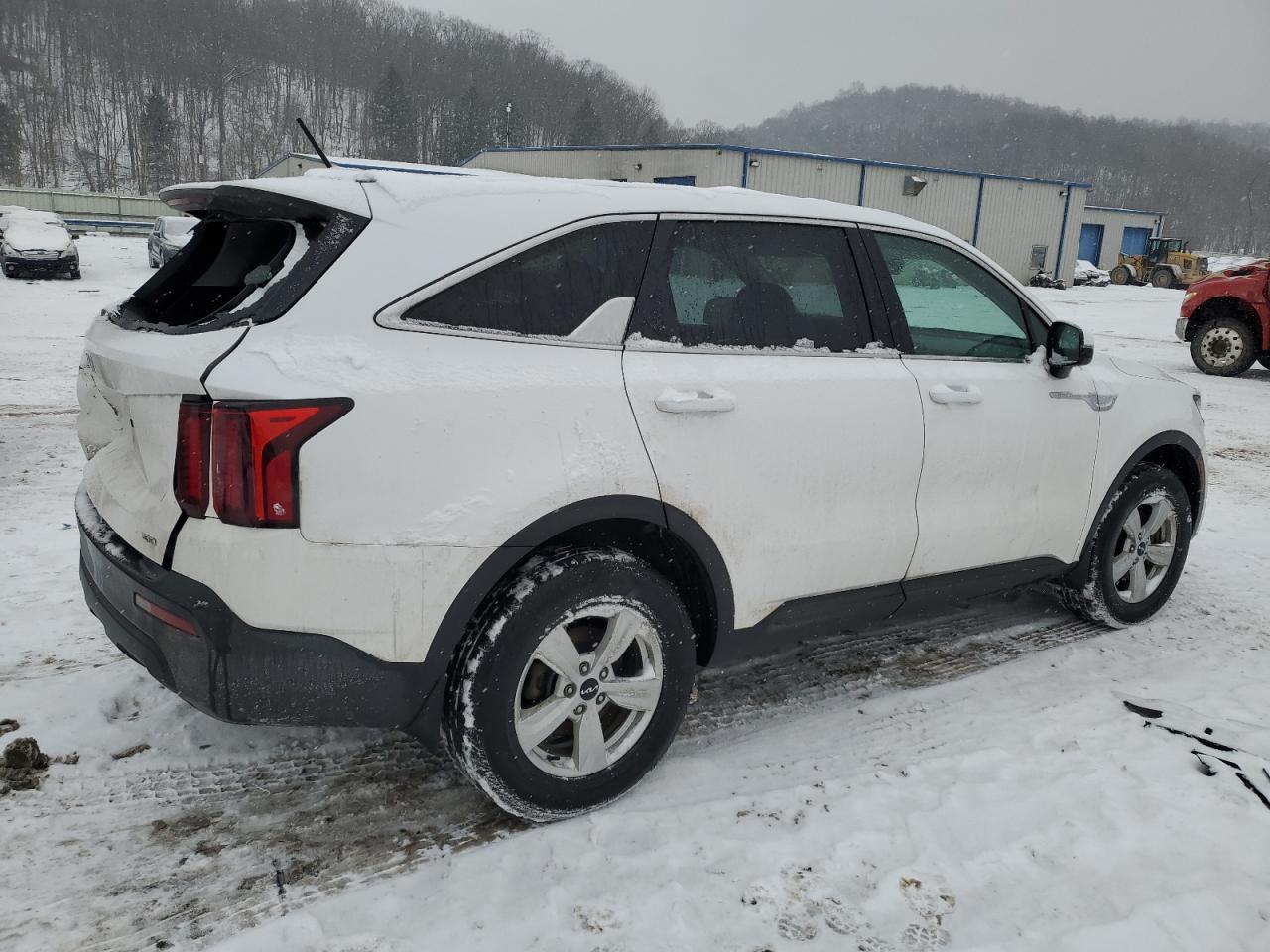 2023 KIA SORENTO LX - Image 3