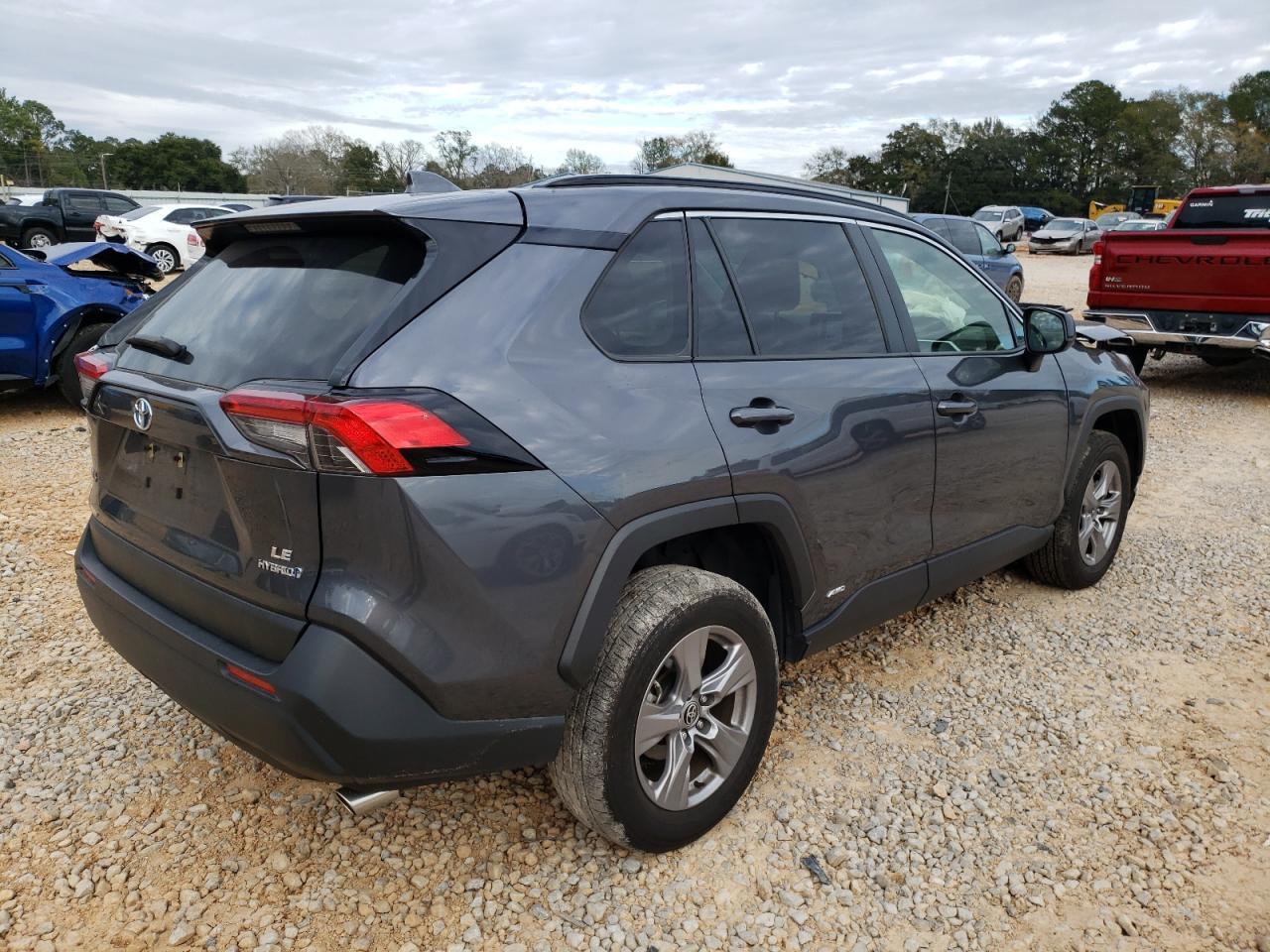 2023 TOYOTA RAV4 LE - Фото 3