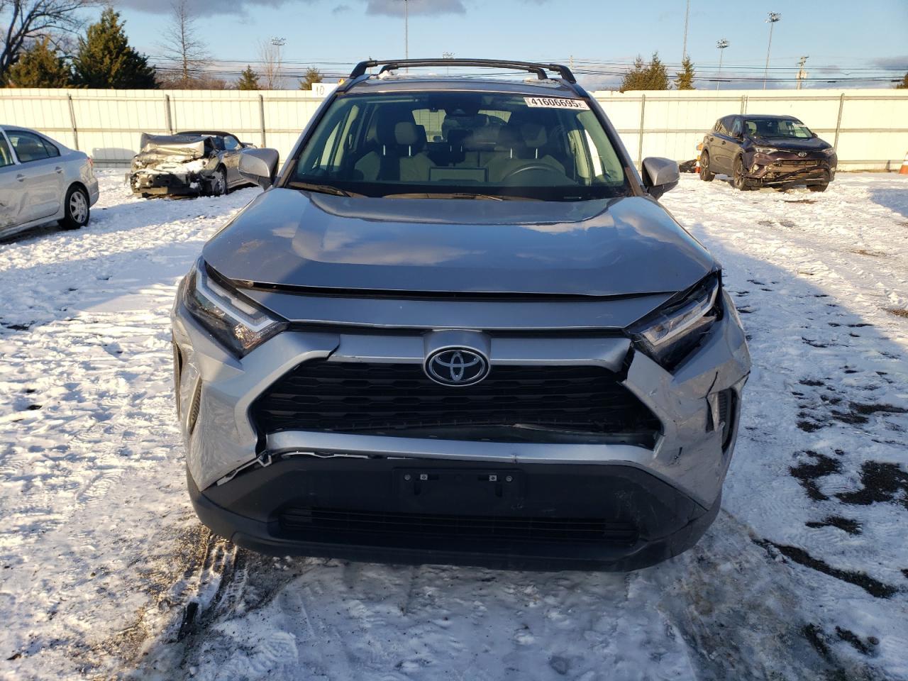 2022 TOYOTA RAV4 XLE - Фото 5