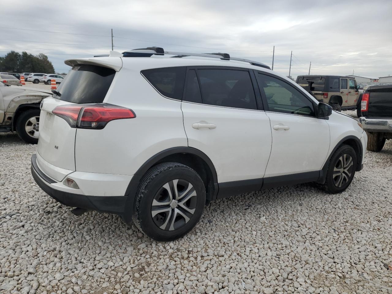2018 TOYOTA RAV4 LE - Image 3