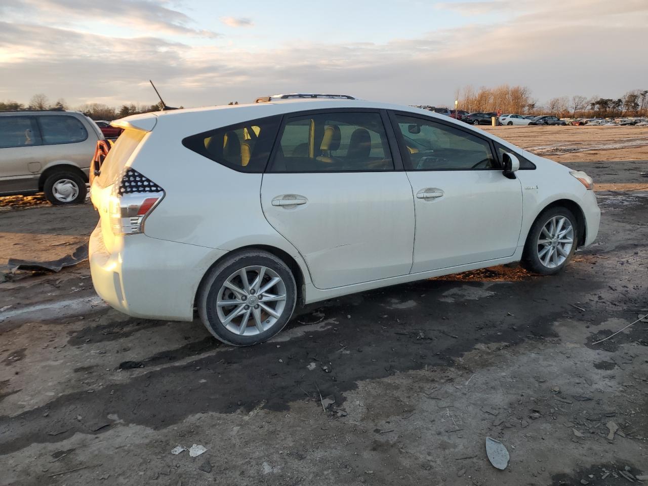 2013 TOYOTA PRIUS V - Image 3