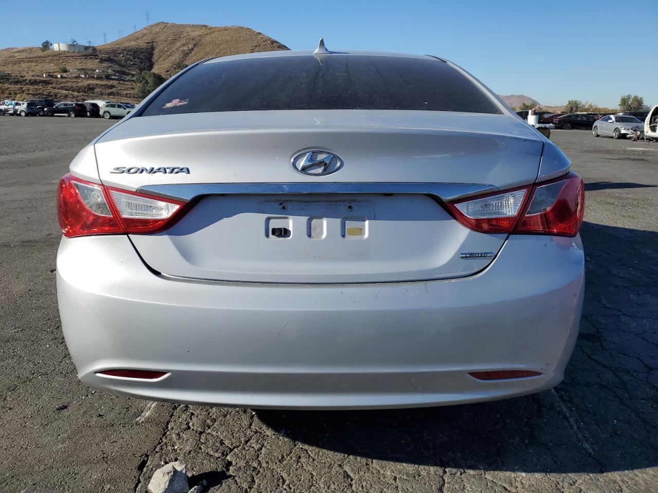 2011 HYUNDAI SONATA SE - Image 6
