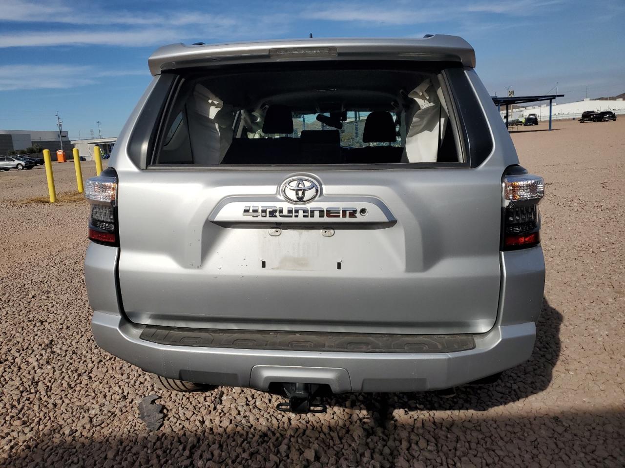 2020 TOYOTA 4RUNNER SR - Image 6
