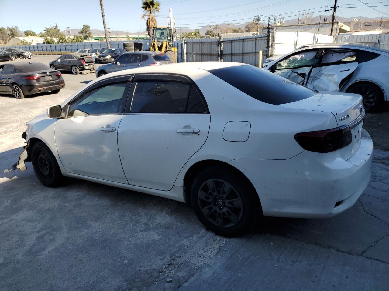 2013 TOYOTA COROLLA BA - Фото 2