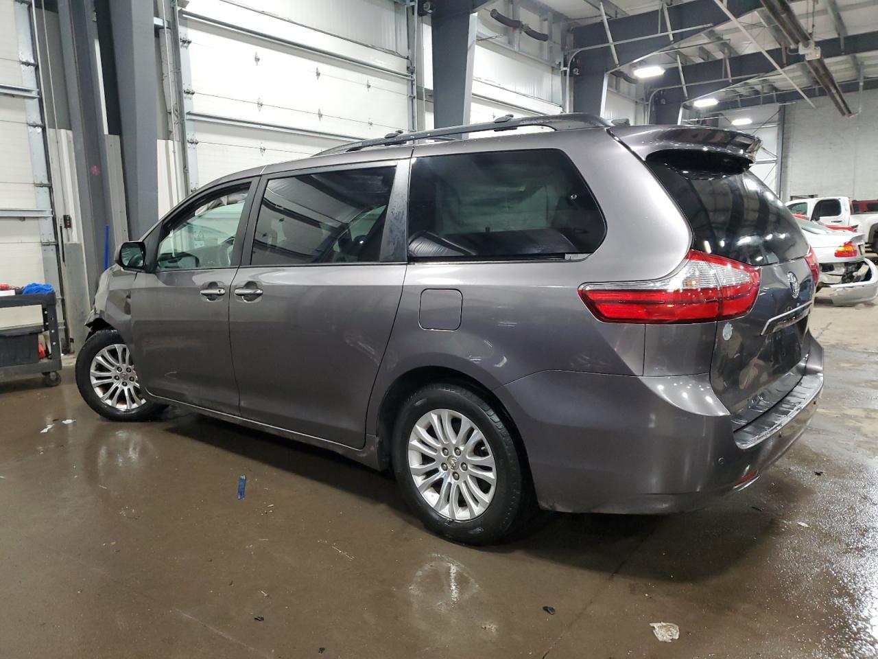 2015 TOYOTA SIENNA XLE - Фото 2