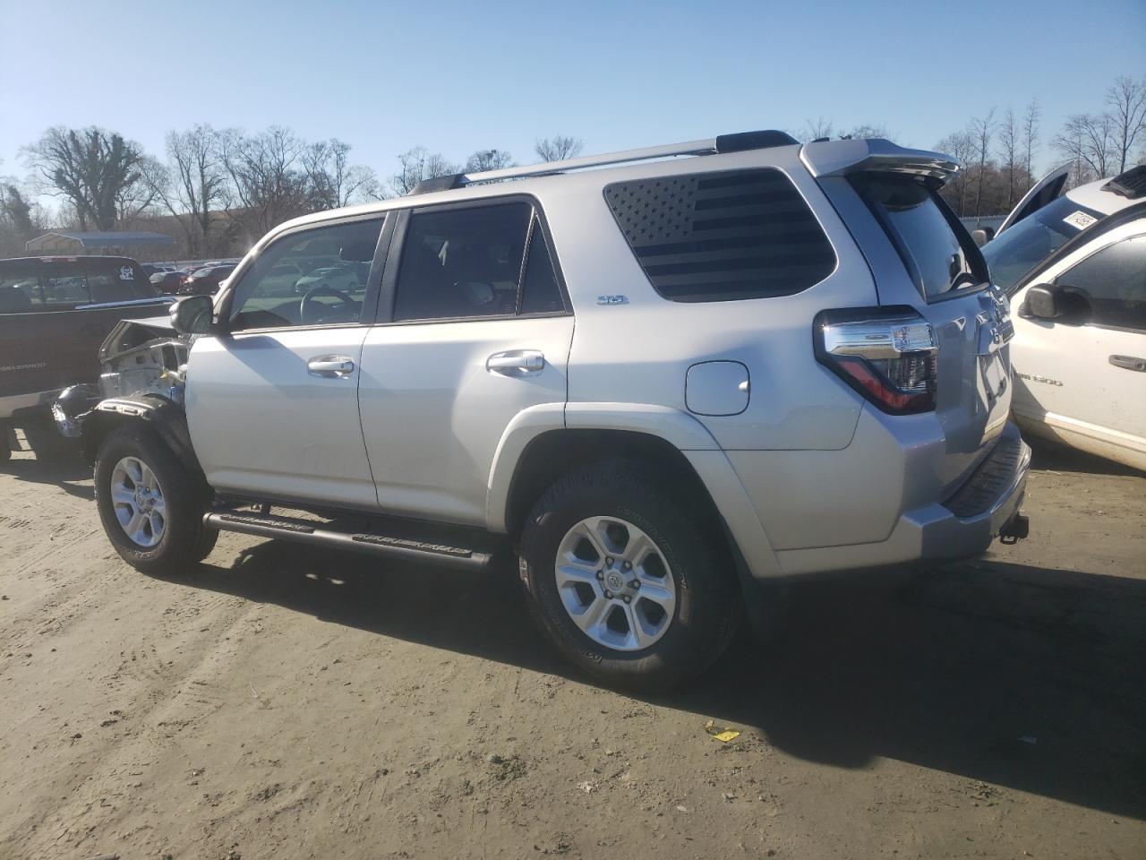 2020 TOYOTA 4RUNNER SR - Image 2