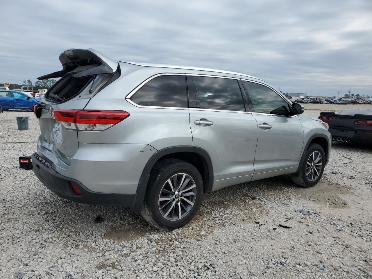 2018 TOYOTA HIGHLANDER - Фото 3