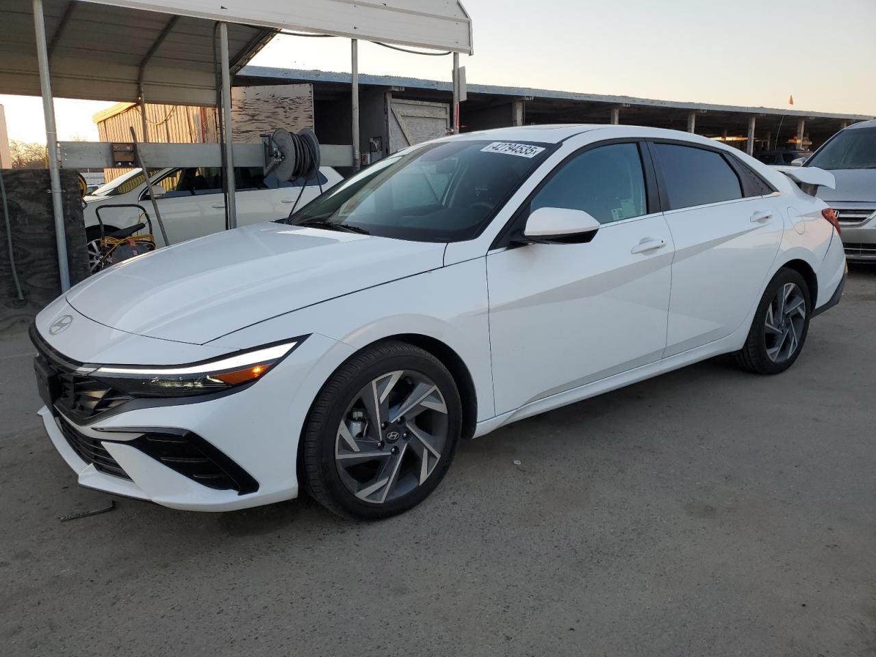 2024 HYUNDAI ELANTRA SE