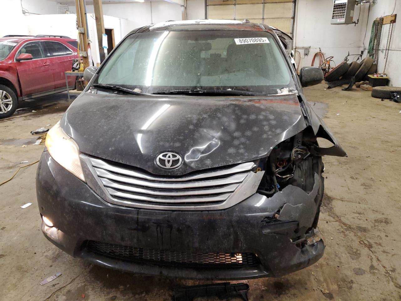 2011 TOYOTA SIENNA XLE - Фото 5